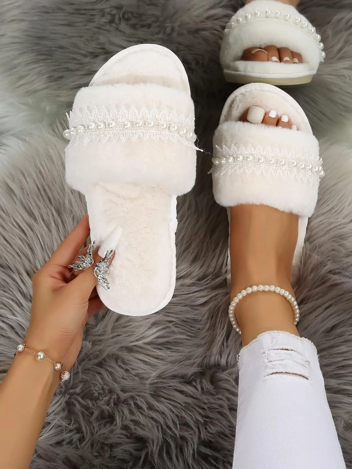 Verdusa Women's Pearls Open Toe Fuzzy House Slippers Faux Fur Bedroom Shoes