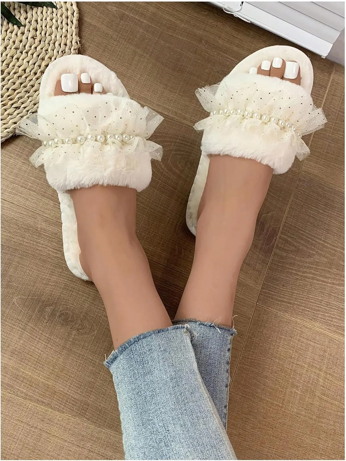 Verdusa Women's Pearls Open Toe Fuzzy House Slippers Faux Fur Bedroom Shoes