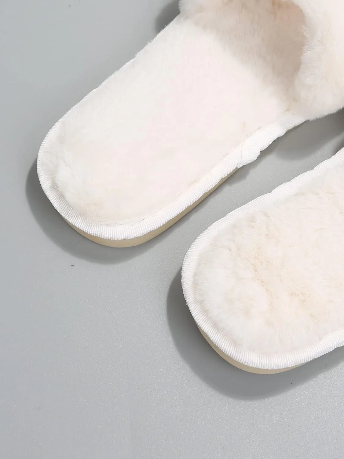 Verdusa Women's Pearls Open Toe Fuzzy House Slippers Faux Fur Bedroom Shoes